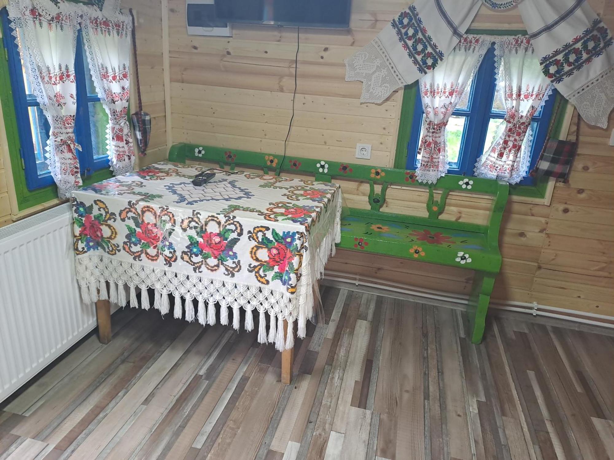 Complex Traditional Casuta Bunicilor-Breb Rom bilde