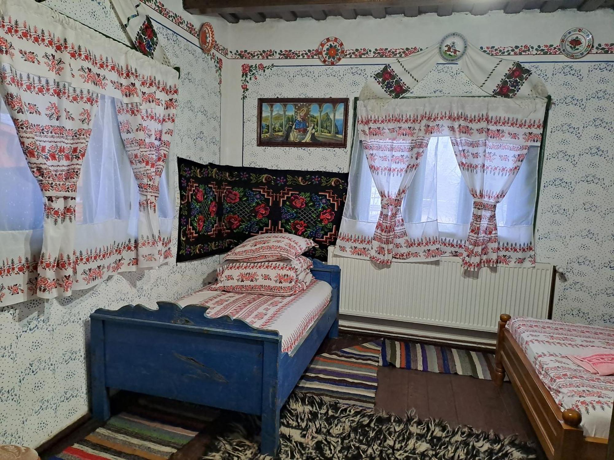 Complex Traditional Casuta Bunicilor-Breb Rom bilde