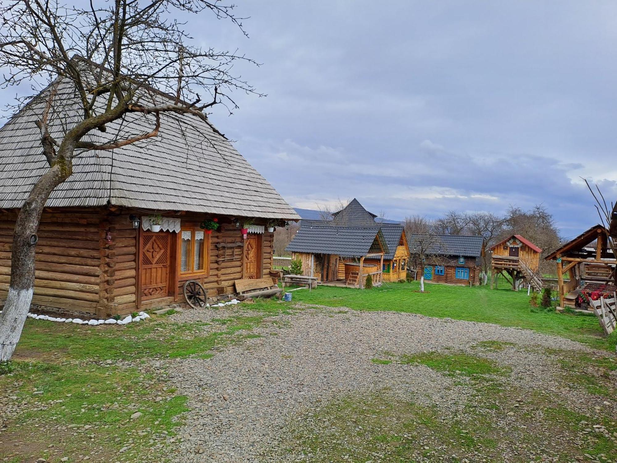 Complex Traditional Casuta Bunicilor-Breb Rom bilde