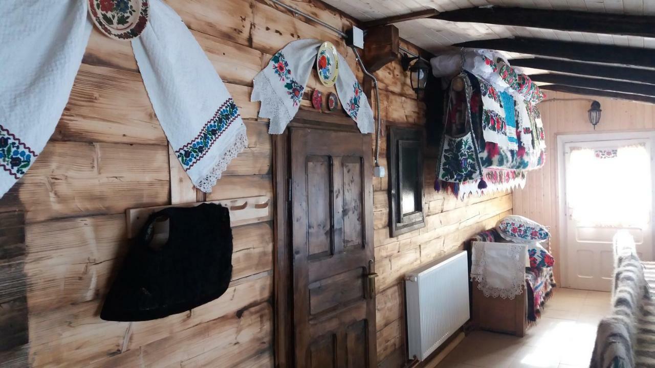 Complex Traditional Casuta Bunicilor-Breb Eksteriør bilde